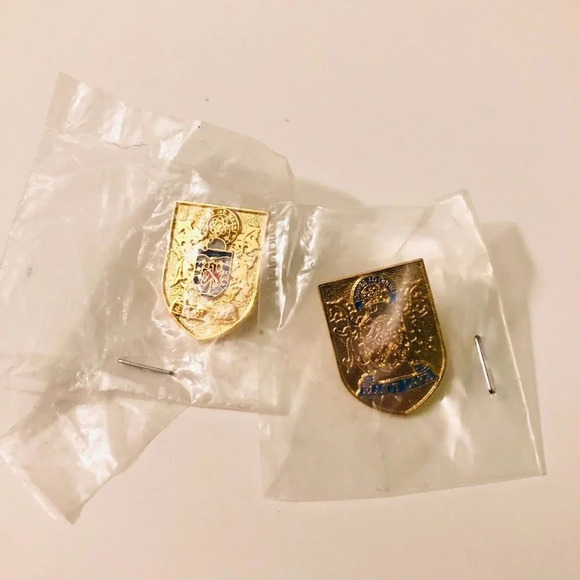 Assorted Lot of 13 Elliot Lake Pins Canadian Canada - Picture 2 of 16